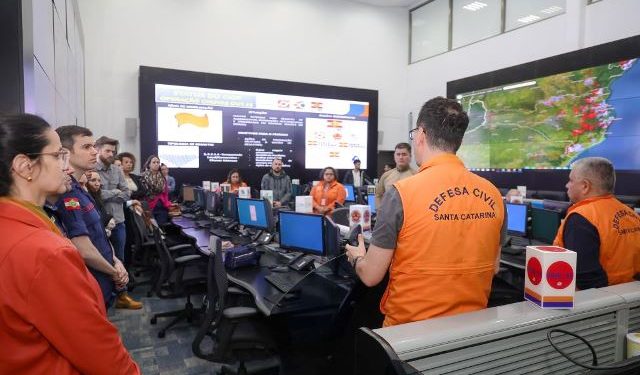 Estado reforça atuação integrada para período mais crítico de chuvas em Santa Catarina