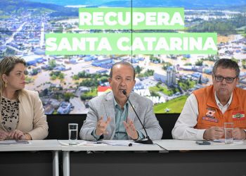 Governo de SC anuncia 18 medidas sociais e econômicas para auxiliar famílias e empreendedores após enchentes