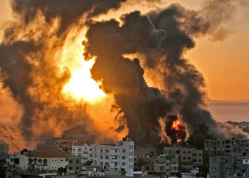 Israel faz maior ataque aéreo e usa tanques contra o Hamas em Gaza