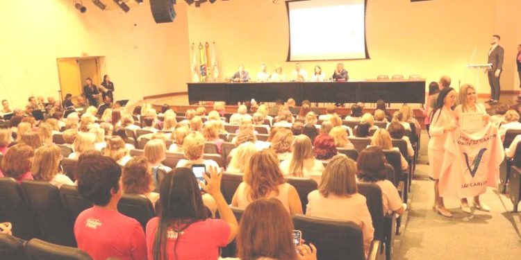 Representantes de Governador Celso Ramos participam de lançamento da Frente Parlamentar de Apoio às Redes Femininas de Combate ao Câncer na Alesc