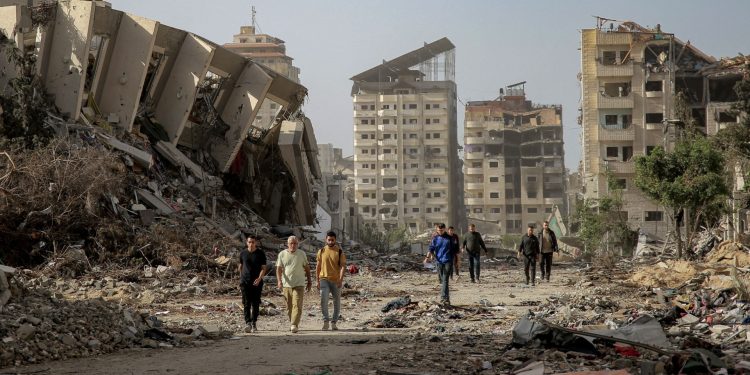 Hamas entrega 17 reféns à Cruz Vermelha no terceiro dia de trégua em Gaza