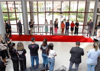 Polícia Civil apresenta exposição de retratos estilizados de mulheres vítimas de feminicídio no Centro Administrativo na Capital