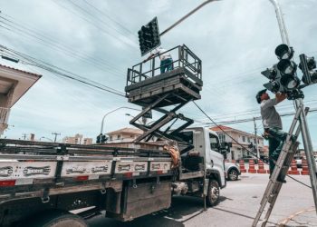 Prefeitura de Biguaçu instala primeiros semáforos no município