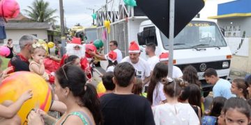 Caravana do Papai Noel percorre 14 bairros de Governador Celso Ramos com muitos presentes, alegria e espírito natalino