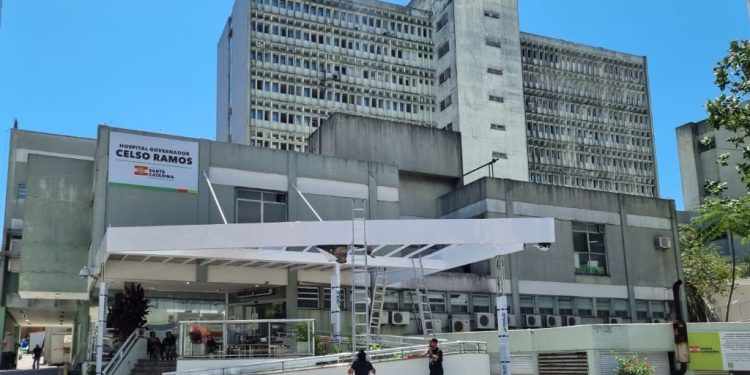 Emergência do Hospital Celso Ramos volta a atender como porta aberta neste domingo após instalação de novo gerador