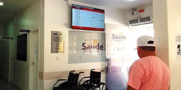 Policlínica de Atendimento Médico (PAM) e Pronto Atendimento (PA) do Bairro Calheiros instala painel de chamada eletrônica de pacientes