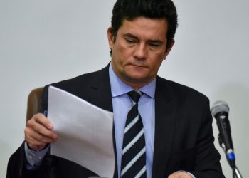 Moro expõe cerco à Lava Jato e chega isolado a julgamento que pode cassá-lo do Senado