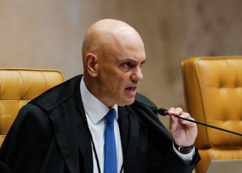 Bolsonaro pede a Moraes a devolução de seu passaporte