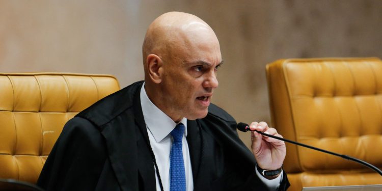 Bolsonaro pede a Moraes a devolução de seu passaporte