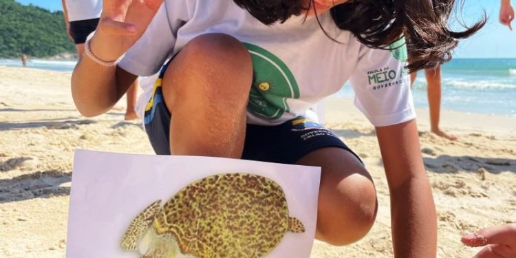 Praia Grande (Caravelas) recebe atividades de educação ambiental do Bandeira Azul 2024