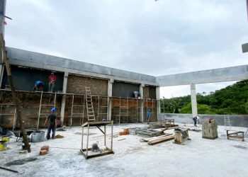 Seguem obras da nova quadra de esportes da Escola Profª Silvia Prazeres de Carvalho, na Caieira do Norte