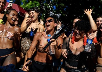 Vilão do Carnaval, calor afeta shows e eleva atendimentos médicos