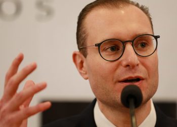 Zanin suspende decretos que dispensavam comprovante de vacinação de crianças em SC
