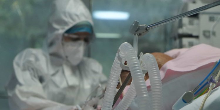 Casos de síndrome respiratória por Covid crescem no Centro e Sul do país, aponta Fiocruz