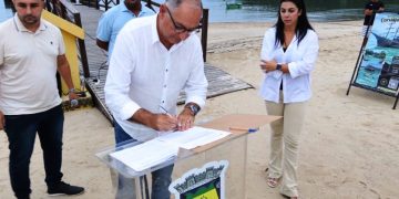 É assinada ordem de serviço para 2ª etapa do trapiche do Bairro Fazenda da Armação