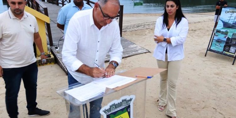 É assinada ordem de serviço para 2ª etapa do trapiche do Bairro Fazenda da Armação