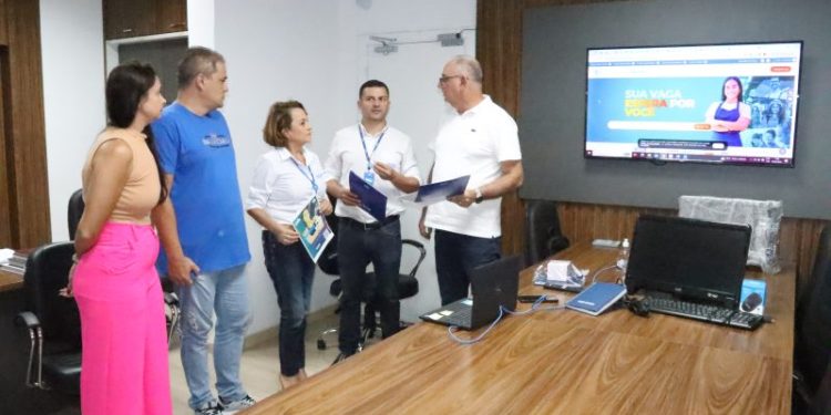 Parceria entre Prefeitura e FIESC lança plataforma “Governador Mais Empregos” para impulsionar o mercado de trabalho local