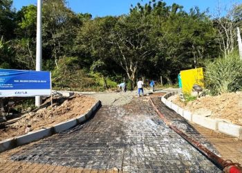 Inicia pavimentação em concreto da Rua Nelson Estevão da Silva, em Canto dos Ganchos