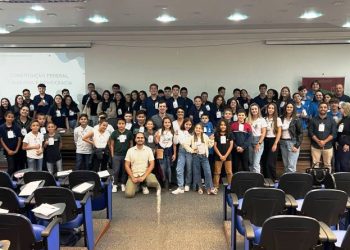 Parlamento Mirim de Governador Celso Ramos marca presença em seminário promovido pela ALESC