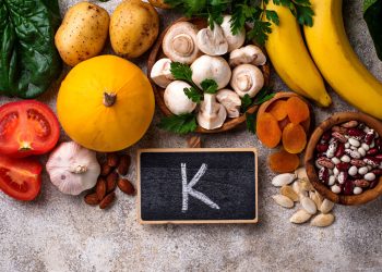 Vitamina K - O poder por trás da saúde óssea e cardiovascular; entenda