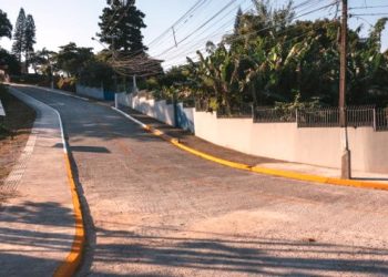 Comunidade do Jardim Janaína celebra entrega da pavimentação da Rua das Acácias