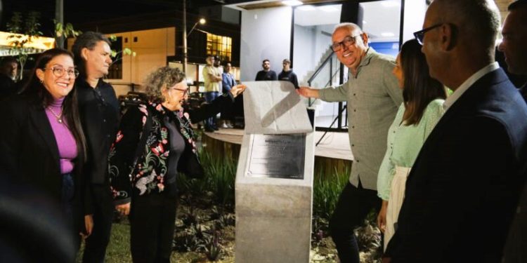 Governador Celso Ramos inaugurou a moderna Praça Mário José Petrelli, um novo ponto de lazer e esporte no Bairro Palmas