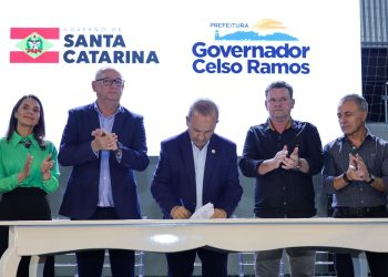 Jorginho Mello assina convênio para obras da Rodovia Francisco Wollinger em Governador Celso Ramos
