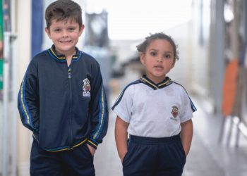 Prefeitura de Biguaçu entrega kits completos de uniformes escolares para os alunos da rede municipal