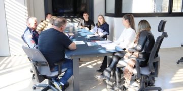 Reunião de comitê define ações para Bandeira Azul nas praias Grande e das Cordas