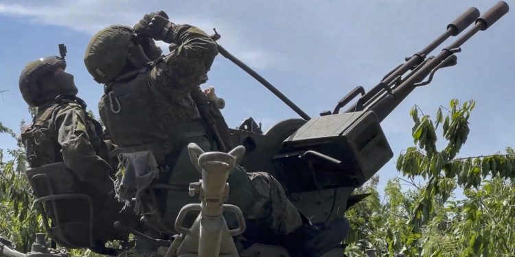 Rússia abate 33 'drones' ucranianos sobre quatro regiões da fronteira