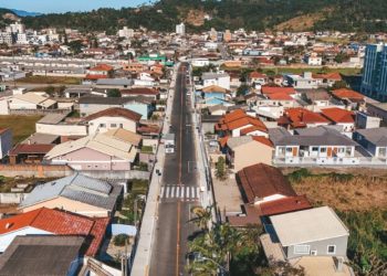 Prefeitura de Biguaçu inaugura pavimentação da rua João Manoel Ferreira, no Rio Caveiras