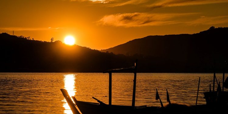 Previsão do tempo - massa de ar frio perde intensidade e temperaturas podem chegar a 30ºC em Santa Catarina