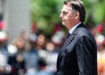 Bolsonaro tenta jogar trama golpista para Heleno e Braga Netto, e militares reagem