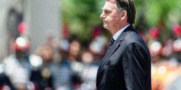 Bolsonaro tenta jogar trama golpista para Heleno e Braga Netto, e militares reagem