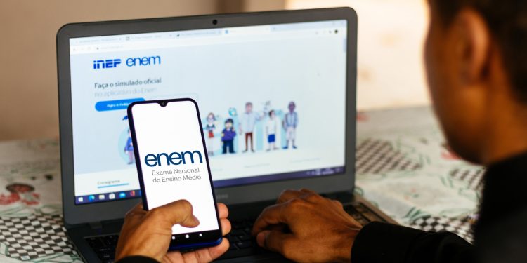 Segundo dia de provas do Enem 2024 ocorre neste domingo; veja horários e o que levar