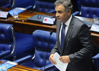 Aécio diz que ventos mudaram e que é preciso unificar forças de centro em 2026