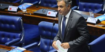 Aécio diz que ventos mudaram e que é preciso unificar forças de centro em 2026