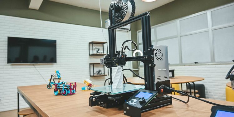 Oficina Maker: curso gratuito de robótica oferece 60 vagas para estudantes de Biguaçu