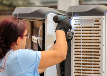 Com menor taxa de desemprego do país, Santa Catarina se destaca na contratação de estrangeiros e jovens aprendizes