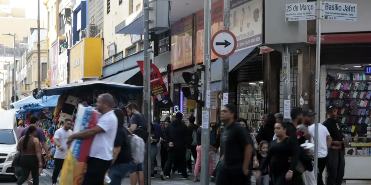 Desemprego cai em 18 estados no segundo trimestre