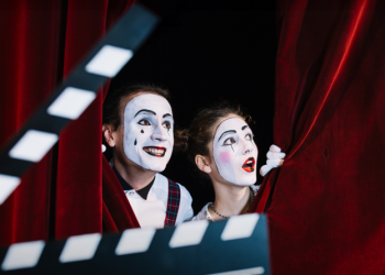 Oficinas de Teatro, Voz, Comunicação e Expressão têm vagas abertas para adultos de Biguaçu