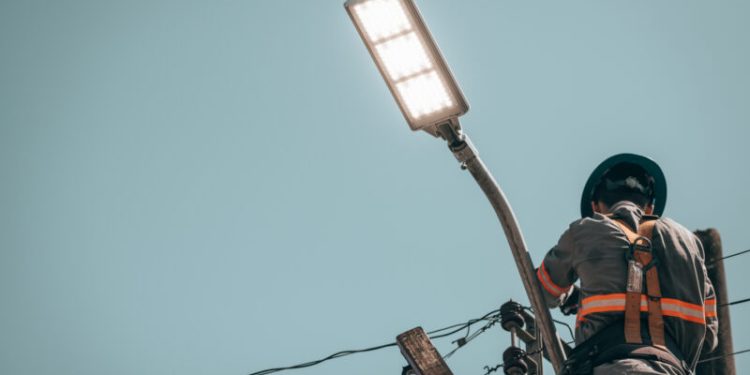 Modernização da iluminação pública com tecnologia LED avança em Biguaçu
