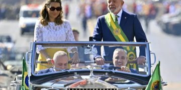 Desfile do 7/9 com Lula tem defesa da soberania e ausência de ministros do STF