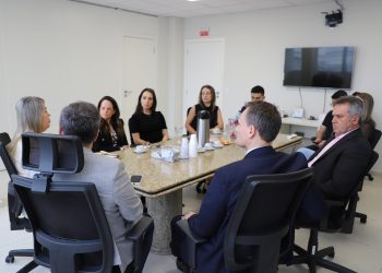 Autoridades e representantes de entidades do município participaram do encontro