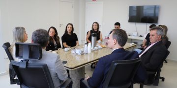 Autoridades e representantes de entidades do município participaram do encontro