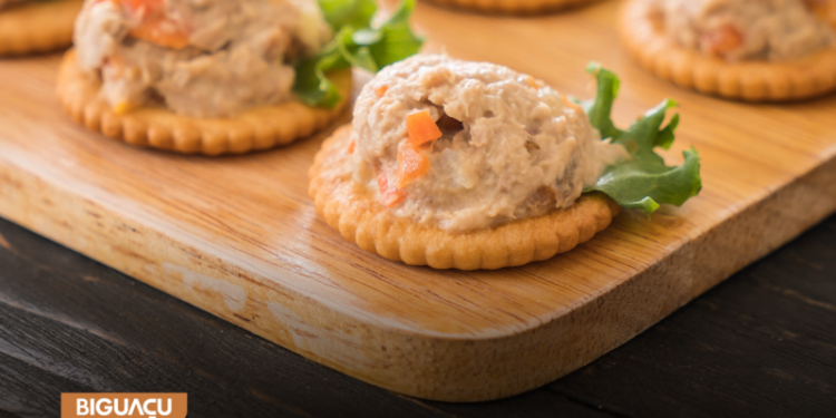 Biguaçu oferece curso gratuito de Fabricação de Salgados Finos na unidade móvel do SENAI