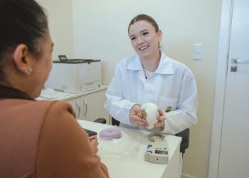 Saúde de Biguaçu promove ação integrada do Outubro Rosa e Dia D de Multivacinação