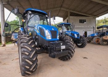 Prefeitura de Biguaçu apresenta dois novos tratores cabinados e amplia frota agrícola do município