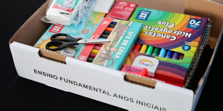 Todos os estudantes da rede estadual de ensino receberão kits completos de material escolar para o ano letivo de 2026