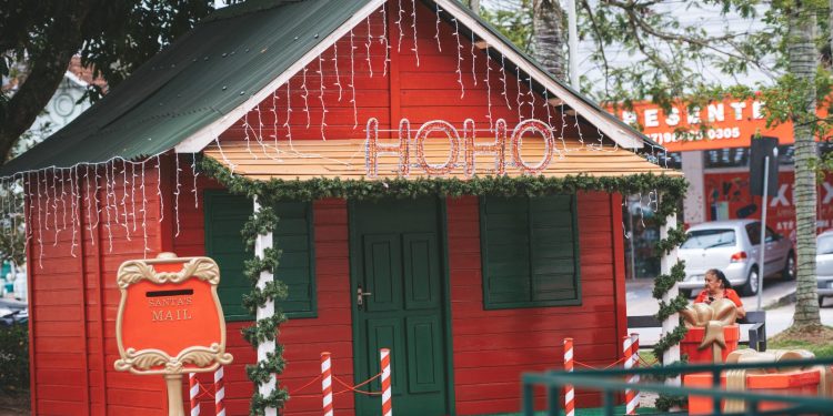 A casa do Papai Noel está de portas abertas para você